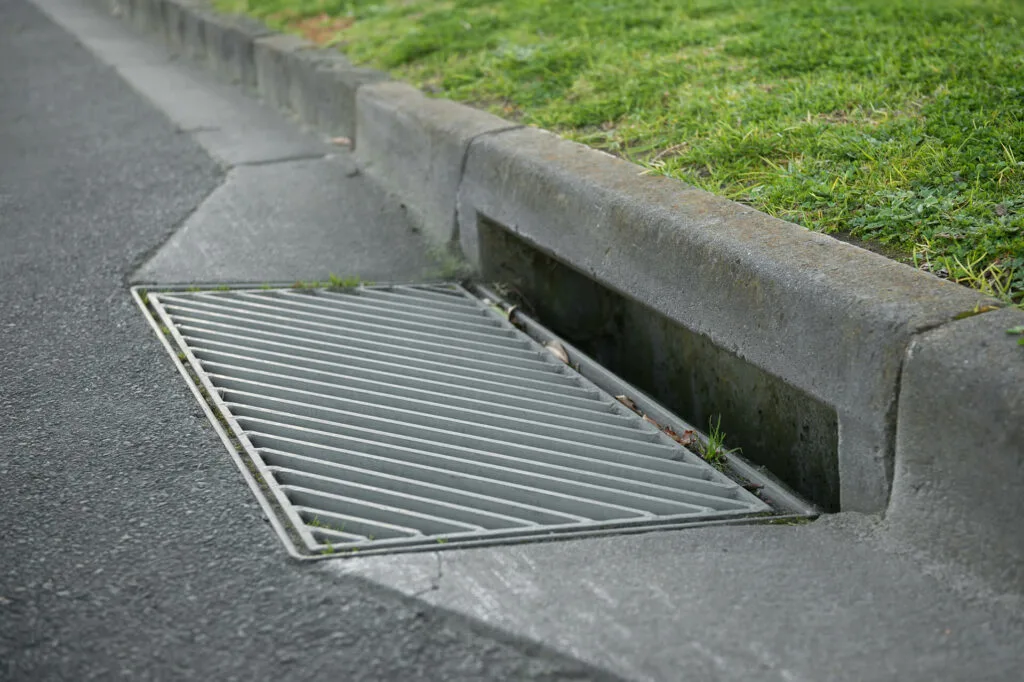 Concrete Curb and Gutter Services - Hugo's Concrete